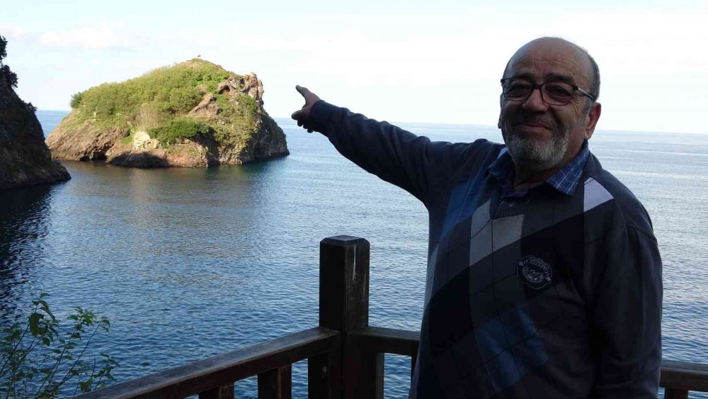 TÜRKİYE'DE, TEPELİ KARABATAK KUŞLARININ YUVA YAPTIĞI İKİ BÖLGEDEN BİRİ OLAN VE ÇİFT GÜMÜŞ MARTILARIN YAŞADIĞI ORDU'NUN PERŞEMBE İLÇESİNDEKİ "HOYNAT ADASI" ZİYARETÇİLERİN BEĞENİSİNİ KAZANIYOR