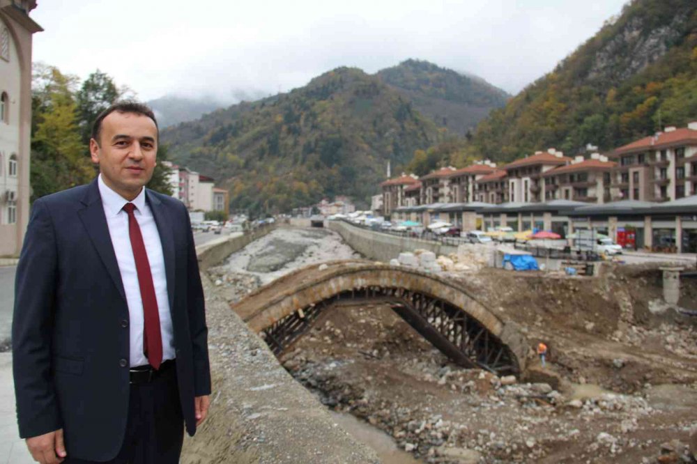 GİRESUN'DA 22 AĞUSTOS 2020'DE 5'İ ASKER 11 KİŞİNİN HAYATINI KAYBETTİĞİ, 361 YAPININ HASAR GÖRDÜĞÜ SEL AFETİNDEN EN ÇOK ETKİLEN DERELİ İLÇESİNDE BULUNAN TARİHİ KEMER KÖPRÜNÜN ONARIMINA BAŞLANDI