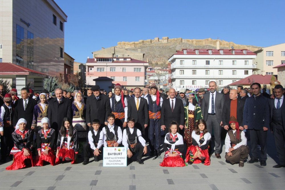 BAYBURT’TA, YILDIZLAR TÜRKİYE ŞAMPİYONASI ÖNCESİ KORTEJ YÜRÜYÜŞÜ YAPILDI.TÜRKİYE HALK OYUNLARI FEDERASYONU YILDIZLAR TÜRKİYE ŞAMPİYONASI, 15-17 KASIM'DA BAYBURT'TA DÜZENLENECEK