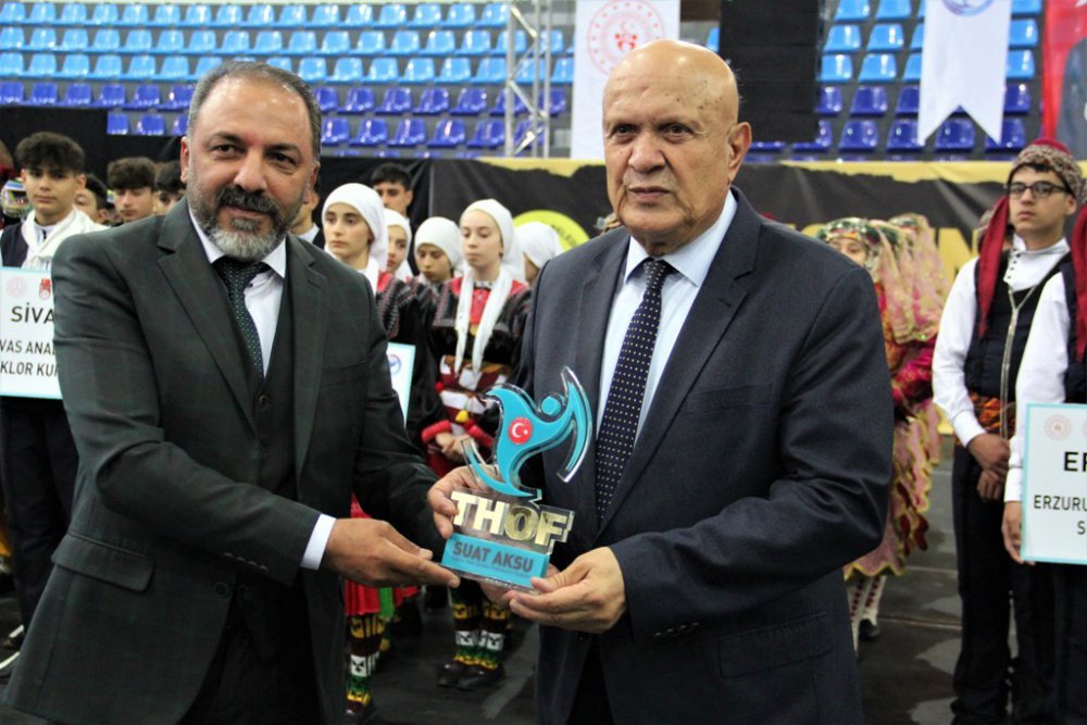 BAYBURT'TA VALİLİK, BELEDİYE VE ÜNİVERSİTENİN EV SAHİPLİĞİNDE TÜRKİYE HALK OYUNLARI FEDERASYONU ORGANİZASYONUYLA DÜZENLENEN YILDIZLAR TÜRKİYE ŞAMPİYONASI İLK GÜN MÜSABAKALARI İLE BAŞLADI