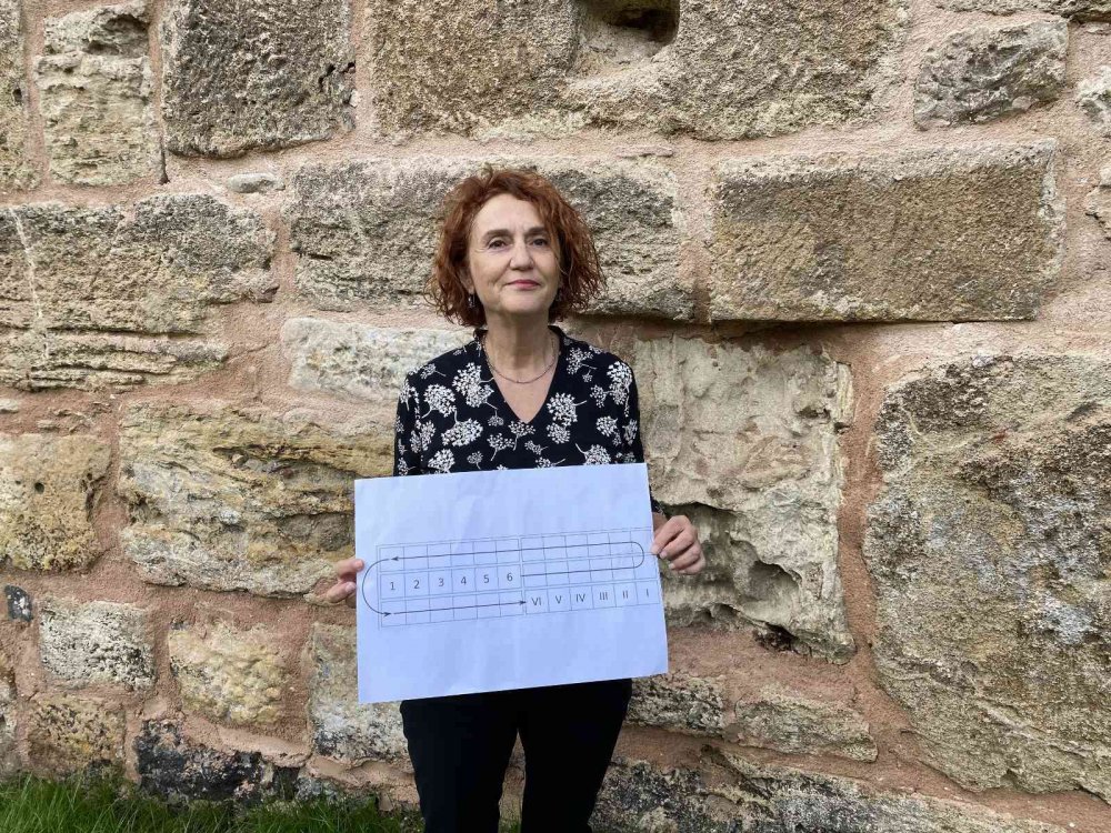 TAVLANIN ANTİK ÇAĞLARDAKİ DEDESİ OYUNUN TAŞ OYMASI SİNOP SURLARINDA GÜN YÜZÜNE ÇIKTI