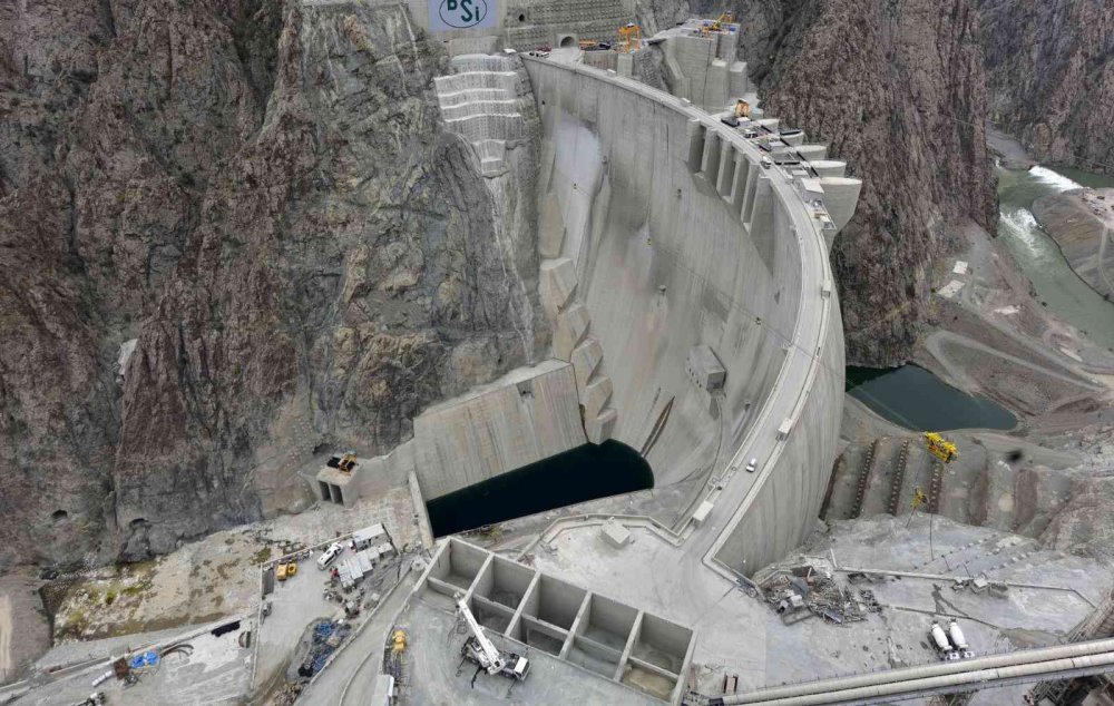 DÜNYANIN BEŞİNCİ EN YÜKSEK BARAJI OLACAK YUSUFELİ BARAJI 22 KASIM'DA CUMHURBAŞKANI RECEP TAYYİP ERDOĞAN'IN KATILACAĞI TÖRENLE SU TUTMAYA BAŞLAYACAK