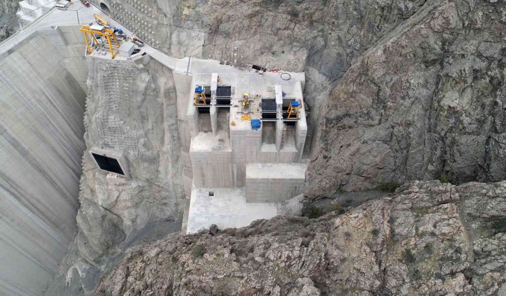 DÜNYANIN BEŞİNCİ EN YÜKSEK BARAJI OLACAK YUSUFELİ BARAJI 22 KASIM'DA CUMHURBAŞKANI RECEP TAYYİP ERDOĞAN'IN KATILACAĞI TÖRENLE SU TUTMAYA BAŞLAYACAK