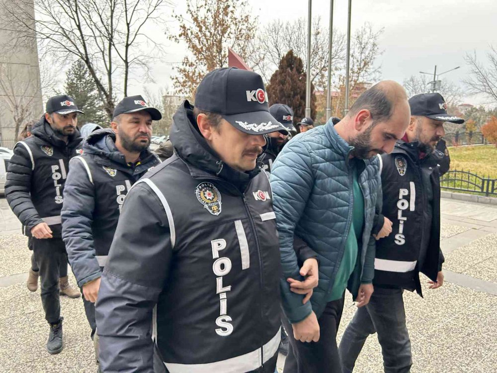 EMNİYET GENEL MÜDÜRLÜĞÜ KAÇAKÇILIK VE ORGANİZE SUÇLARLA MÜCADELE (KOM) BAŞKANLIĞI KOORDİNESİNDE 50 İLDE BAŞLATILAN "GİRDAP" OPERASYONU ÇERÇEVESİNDE ERZURUM'DA 7 KİŞİ GÖZALTINA ALINDI