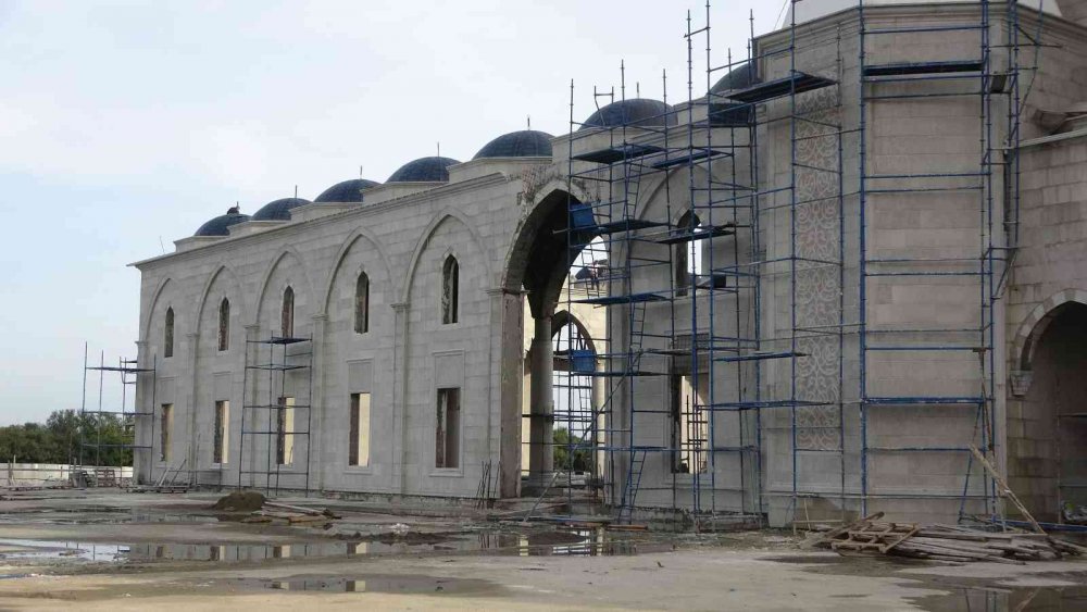 TRABZON'UN ORTAHİSAR İLÇESİNDE YAPIMI DEVAM EDEN DOĞU KARADENİZ BÖLGESİ'NİN EN BÜYÜK CAMİ VE KÜLLİYESİ İNŞAATI SÜRÜYOR