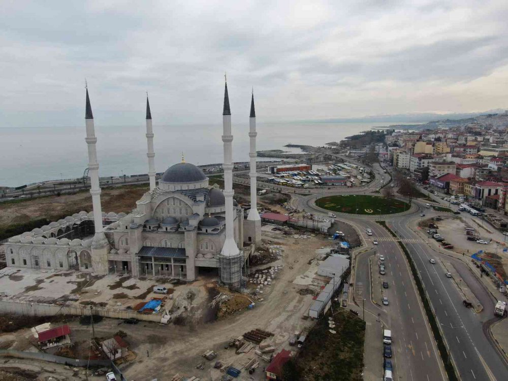 TRABZON'UN ORTAHİSAR İLÇESİNDE YAPIMI DEVAM EDEN DOĞU KARADENİZ BÖLGESİ'NİN EN BÜYÜK CAMİ VE KÜLLİYESİ İNŞAATI SÜRÜYOR