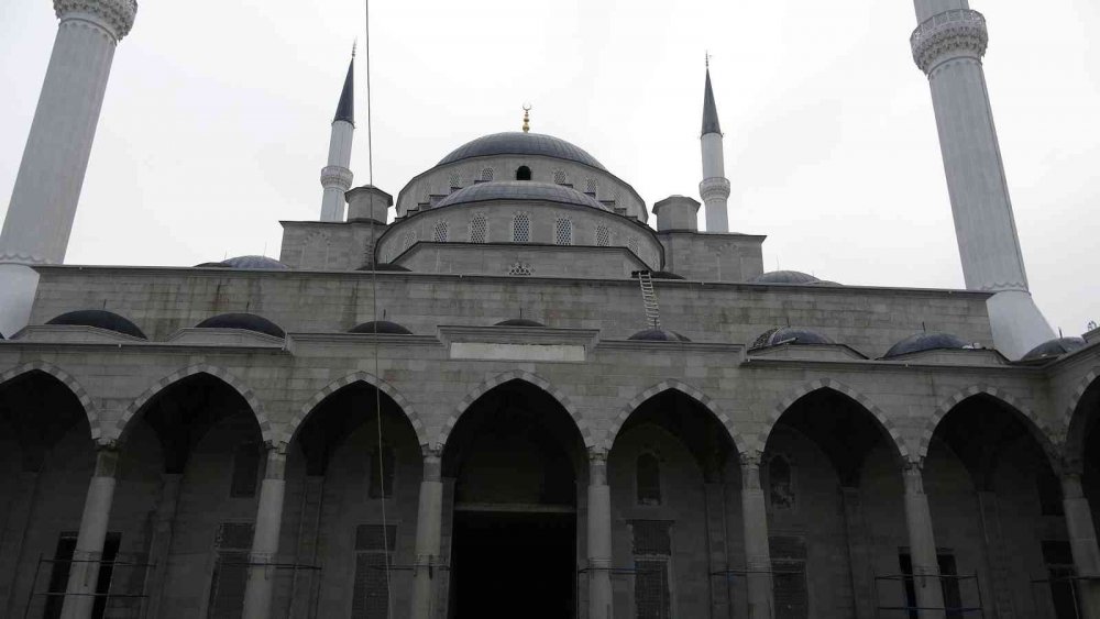 TRABZON'UN ORTAHİSAR İLÇESİNDE YAPIMI DEVAM EDEN DOĞU KARADENİZ BÖLGESİ'NİN EN BÜYÜK CAMİ VE KÜLLİYESİ İNŞAATI SÜRÜYOR