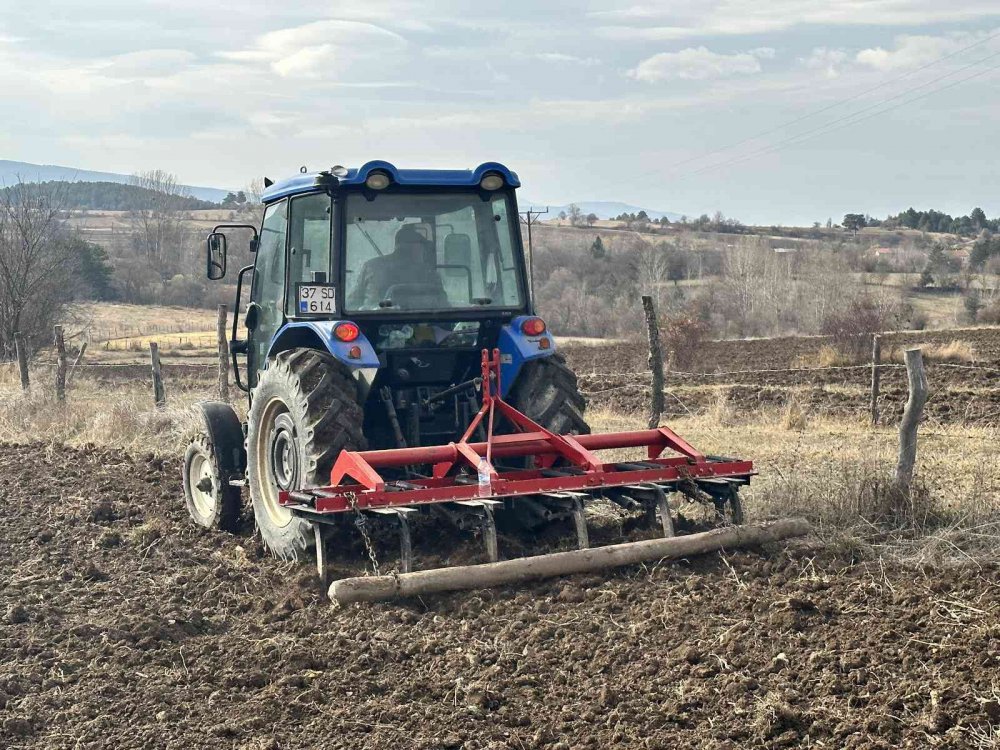 KASTAMONU'DA, GEÇMİŞİ 12 BİN YIL ÖNCESİNE DAYANAN VE "HİTİT BUĞDAYI" OLARAK ANILAN COĞRAFİ İŞARETLİ SİYEZİN EKİMİNE BAŞLANDI