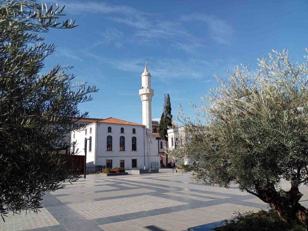 TERMOMETRELERİN 26 DERECEYİ GÖSTERDİĞİ SAMSUN'DA KASIM AYINDA YAZDAN KALMA GÜNLER YAŞANIYOR