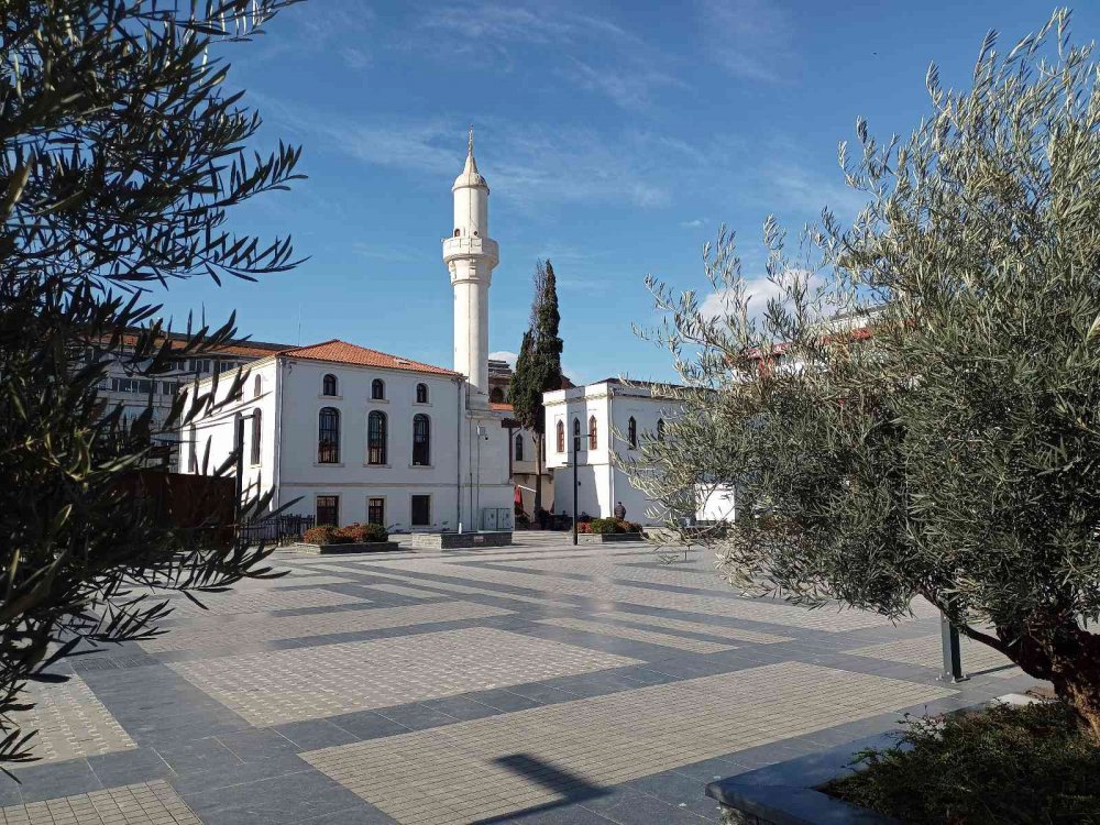 TERMOMETRELERİN 26 DERECEYİ GÖSTERDİĞİ SAMSUN'DA KASIM AYINDA YAZDAN KALMA GÜNLER YAŞANIYOR