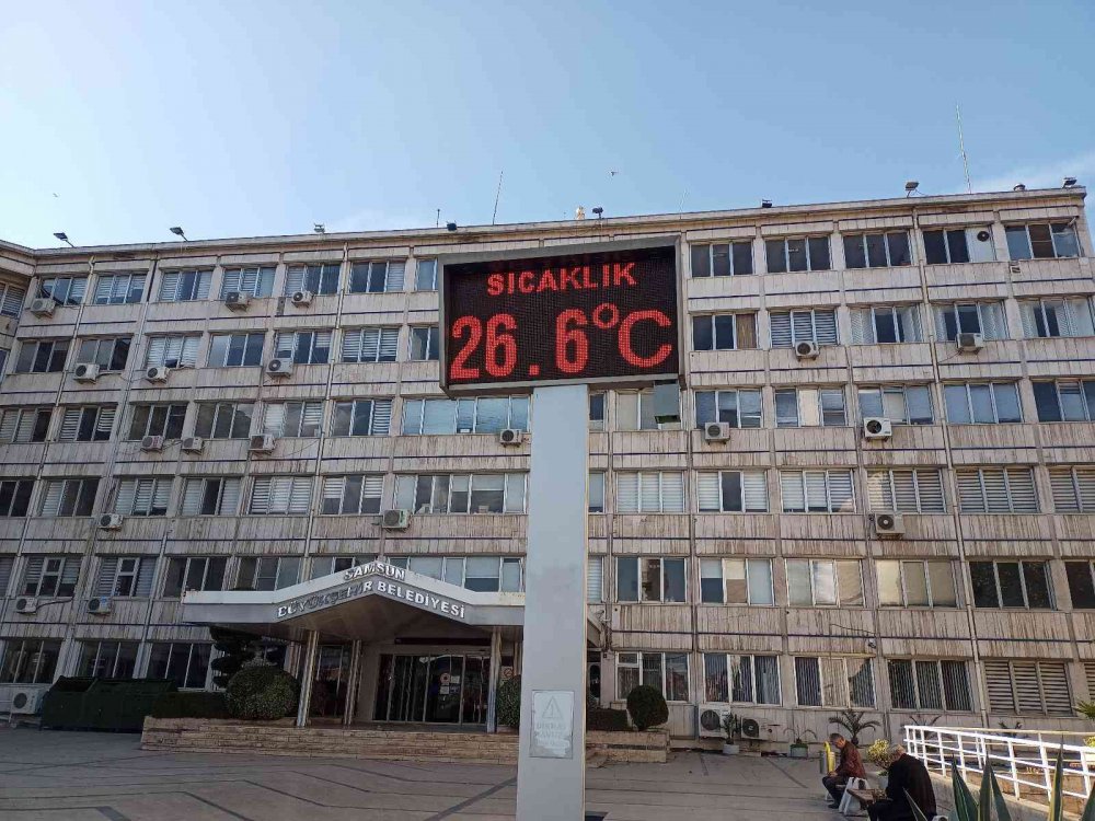 TERMOMETRELERİN 26 DERECEYİ GÖSTERDİĞİ SAMSUN'DA KASIM AYINDA YAZDAN KALMA GÜNLER YAŞANIYOR