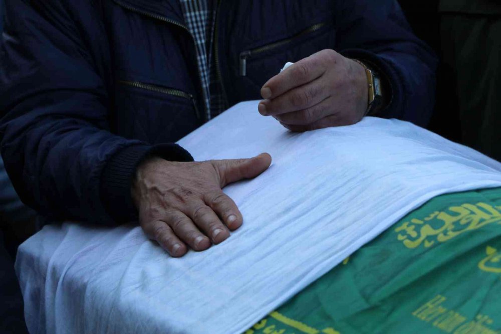 RİZE'DEN İSTANBUL'A GİDERKEN KUZEY MARMARA OTOYOLU KOCAELİ GEÇİŞİNDE MEYDANA GELEN KAZA SONUCU HAYATINI KAYBEDEN MUSTAFA DEMİR VE AİLESİ GÖZYAŞLARI İÇERİSİNDE SON YOLCULUĞUNA UĞURLANDI