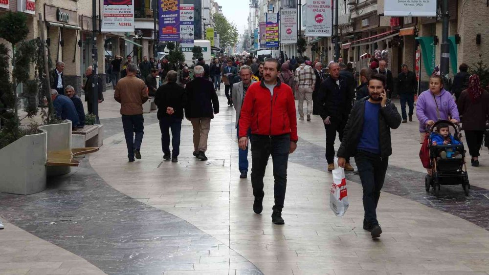 ORDU ÜNİVERSİTESİ TIP FAKÜLTESİ VE AİLE HEKİMLİĞİ ANABİLİM DALI BAŞKANI PROF. DR. ÖZGÜR ENGİNYURT GÜNDE 2 FİNCANDAN FAZLA BİTKİ ÇAYI VE BİTKİSEL ÜRÜN TÜKETMEYİ KESİNLİKLE ÖNERMİYORUM