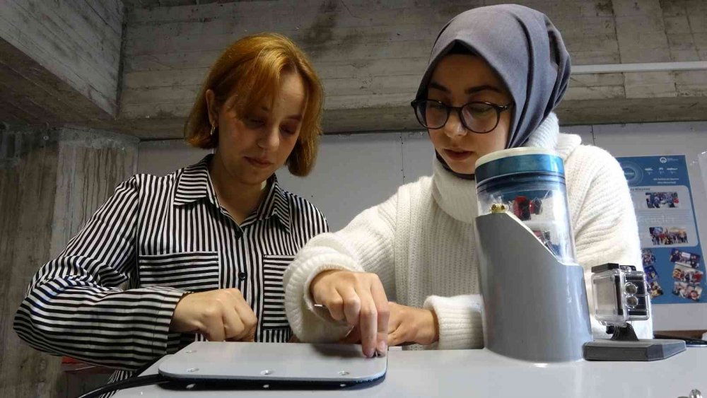 ROBOTİK 2021 İNSANSIZ SU ÜSTÜ ARAÇLARI PROTOTİP YARIŞMASI'NDA 300 TAKIMI GERİDE BIRAKARAK TÜRKİYE ŞAMPİYONU OLAN KTÜ ÖĞRENCİLERİNİN ÜRETTİĞİ İNSANSIZ SU ÜSTÜ ARACI MAVİ VATAN'I KORUMASI İÇİN GELİŞTİRİLİYOR