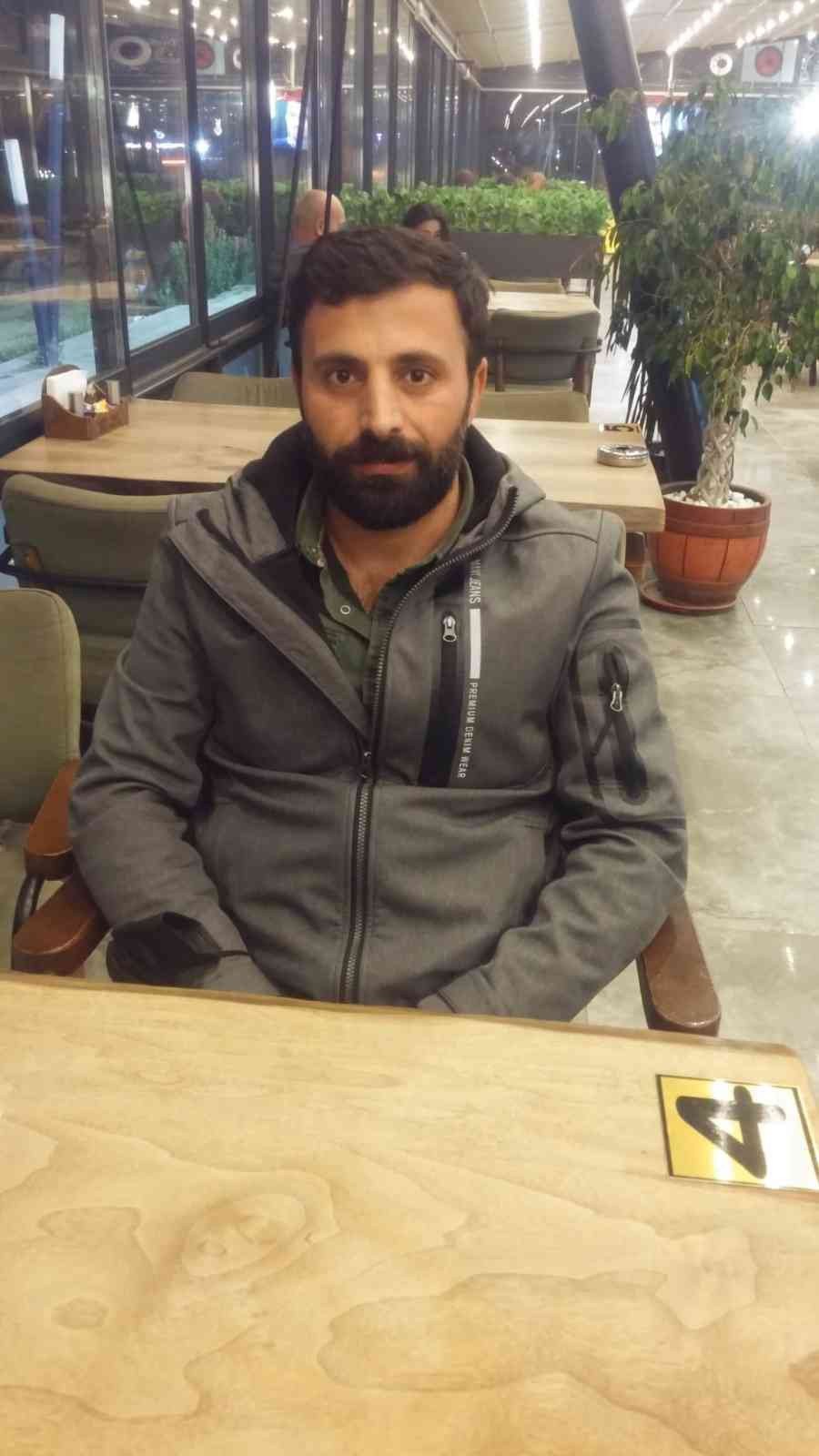 SAKARYA'NIN KARASU İLÇESİNDE EVLERİNİ KİRAYA VEREN NİHAT ARSLAN VE EŞİ, ALTI AYDIR KİRA ALAMADIĞI EVİNE GİRDİĞİNDE BÜYÜK ŞOK YAŞADI. EVİN ADETA ÇÖP EVE DÖNÜŞTÜĞÜNÜ VE İÇERİSİNİN KEDİLERLE DOLU OLDUĞUNU GÖRDÜ VE ŞOK YAŞADI