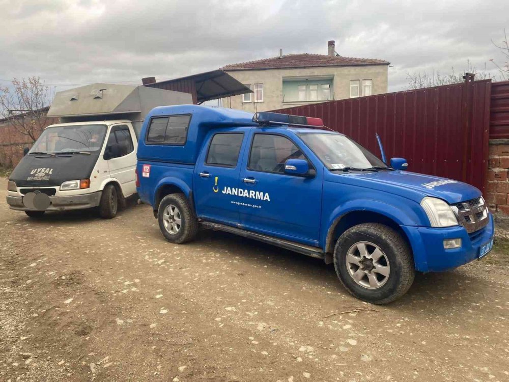 KASTAMONU'DA KARAYOLUNDA ÖLÜ BULUNAN A.A , YOLUN KARŞISINA GEÇMEK İSTERKEN 9 ARACIN ÇARPMASI NETİCESİNDE ÖLDÜĞÜ TESPİT EDİLDİ