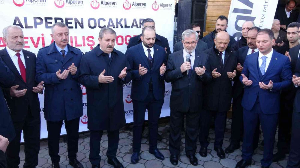 KOCAELİ'DE 3 BİN ÖĞRENCİYE ÜCRETSİZ YEMEĞİN DAĞITILACAĞI AŞEVİ VE KÜLTÜR MERKEZİ AÇILDI. ÖĞRENCİLERE GÖRE DİZAYN EDİLEN MERKEZDE, SICAK YEMEK HİZMETİNİN YANI SIRA KÜTÜPHANE VE OYUN SALONLARI DA BULUNUYOR