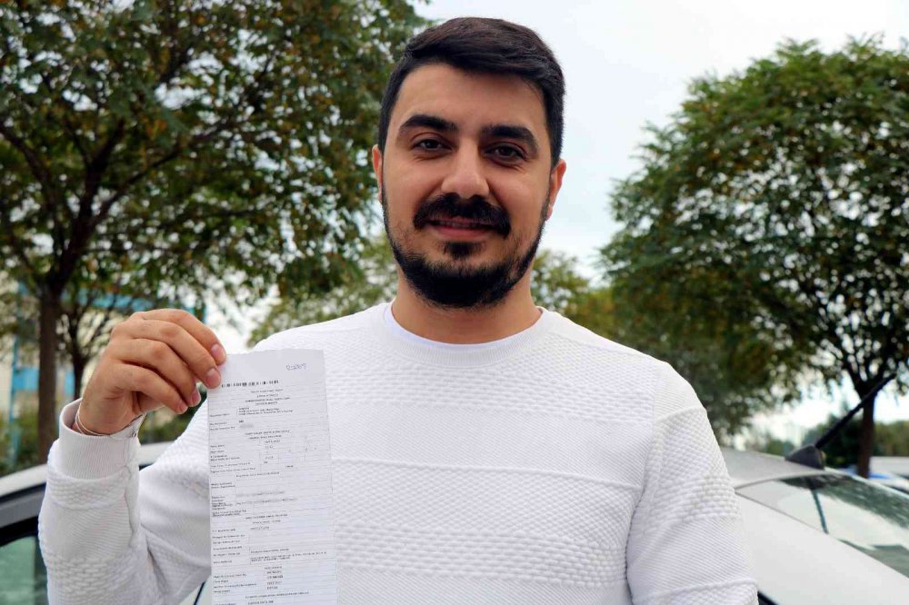 SAMSUN'DA START-STOP ÖZELLİKLİ ARABASI TRAFİK IŞIKLARINDA STOP EDEN BİR VATANDAŞA FAHRİ TRAFİK MÜFETTİŞİ TARAFINDAN CEZA KESİLDİ. BU DURUM FAHRİ TRAFİK POLİSLERİNİN İYİ BİR EĞİTİMDEN GEÇMELERİNİ ÖN PLANA ÇIKARTTI