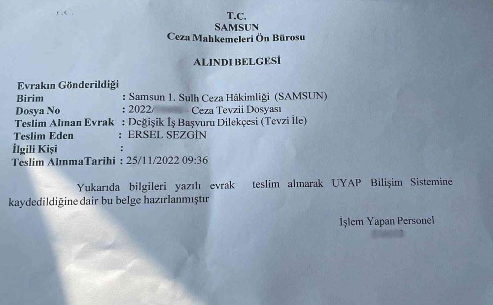 SAMSUN'DA START-STOP ÖZELLİKLİ ARABASI TRAFİK IŞIKLARINDA STOP EDEN BİR VATANDAŞA FAHRİ TRAFİK MÜFETTİŞİ TARAFINDAN CEZA KESİLDİ. BU DURUM FAHRİ TRAFİK POLİSLERİNİN İYİ BİR EĞİTİMDEN GEÇMELERİNİ ÖN PLANA ÇIKARTTI