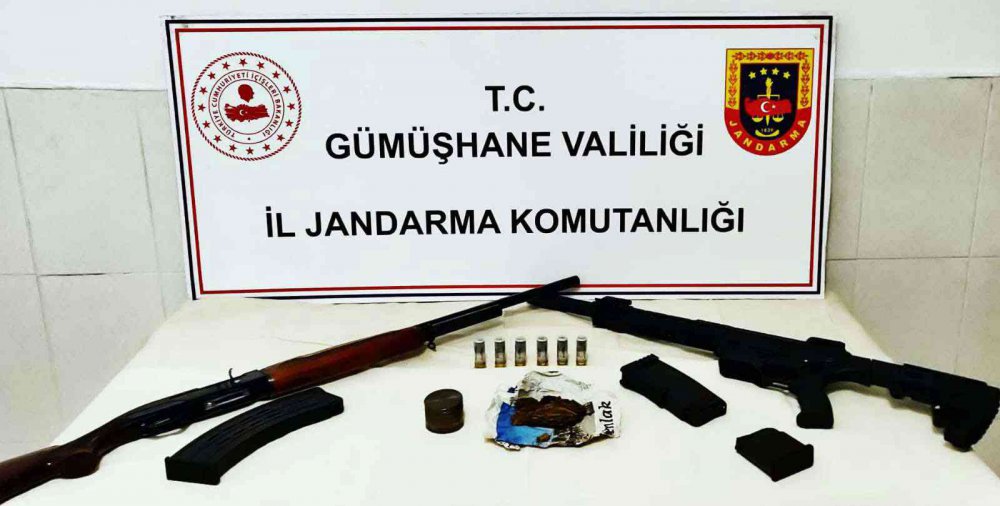 GÜMÜŞHANE'DE ALDIKLARI İSTİHBARATI DEĞERLENDİREN İL JANDARMA KOMUTANLIĞI EKİPLERİ YAPTIKLARI ÇALIŞMA SONUCU UYUŞTURUCU MADDE SEVKİYATI YAPILAN OTOMOBİLLER VE KÖY EVİNDE UYUŞTURUCU MADDELER ELE GEÇİRDİ