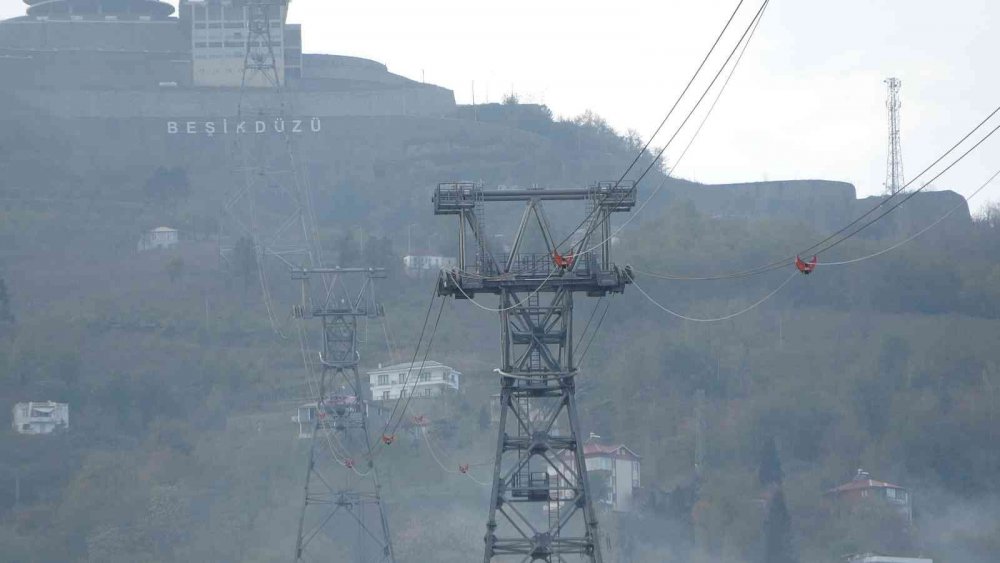 TRABZON'UN BEŞİKDÜZÜ İLÇESİNDEKİ 100 MİLYON TL HARCANARAK YAKLAŞIK 4 YIL ÖNCE HİZMETE AÇILAN KARADENİZ'İN EN UZUN TELEFERİĞİ ARADAN GEÇEN ZAMAN İÇERİSİNDE FAAL DURUMDA OLMAYINCA ADETA ÇÜRÜMEYE TERK EDİLDİ