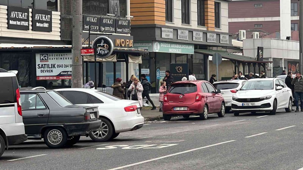 GEÇTİĞİMİZ 23 KASIM'DA 5,9 BÜYÜKLÜĞÜNDEKİ DEPREMİN MEYDANA GELDİĞİ DÜZCE'DE, BUGÜN SAAT 13.03'TE MERKEZ ÜSSÜ PAŞAKONAĞI KÖYÜ OLAN 3,6 BÜYÜKLÜĞÜNDE DEPREM MEYDANA GELDİ
