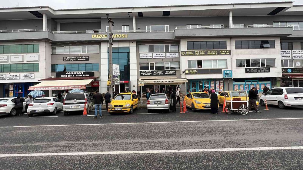 GEÇTİĞİMİZ 23 KASIM'DA 5,9 BÜYÜKLÜĞÜNDEKİ DEPREMİN MEYDANA GELDİĞİ DÜZCE'DE, BUGÜN SAAT 13.03'TE MERKEZ ÜSSÜ PAŞAKONAĞI KÖYÜ OLAN 3,6 BÜYÜKLÜĞÜNDE DEPREM MEYDANA GELDİ