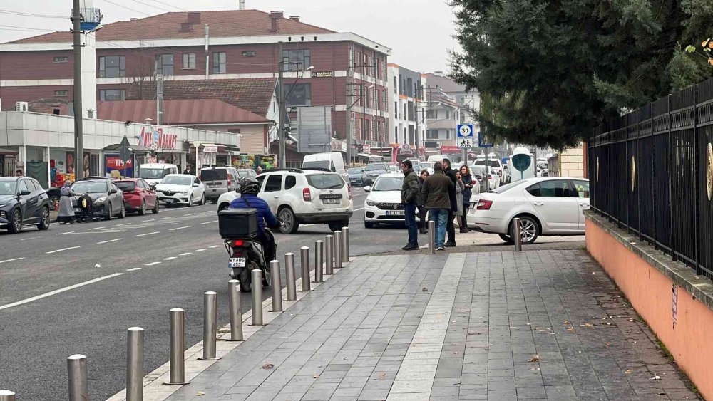 GEÇTİĞİMİZ 23 KASIM'DA 5,9 BÜYÜKLÜĞÜNDEKİ DEPREMİN MEYDANA GELDİĞİ DÜZCE'DE, BUGÜN SAAT 13.03'TE MERKEZ ÜSSÜ PAŞAKONAĞI KÖYÜ OLAN 3,6 BÜYÜKLÜĞÜNDE DEPREM MEYDANA GELDİ