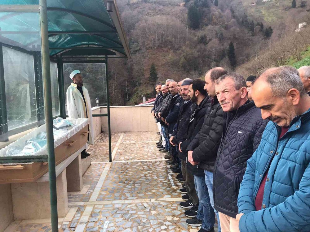 VATANİ GÖREVİNİ YAPTIĞI SIRADA BABASININ VEFATINI KENDİSİNE SÖYLEMEYEN AİLESİNE KIZAN TRABZONLU CELAL TUNA'NIN 59 YILLIK İNADI ÖLÜNCE BİTTİ