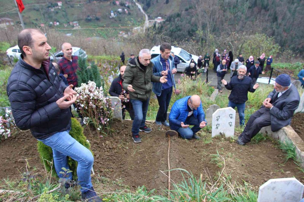 VATANİ GÖREVİNİ YAPTIĞI SIRADA BABASININ VEFATINI KENDİSİNE SÖYLEMEYEN AİLESİNE KIZAN TRABZONLU CELAL TUNA'NIN 59 YILLIK İNADI ÖLÜNCE BİTTİ