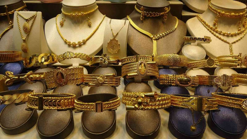 TRABZON'DA ÜRETİLEN TRABZON HASIR BİLEZİĞİ SON YILLARDA DÜNYADA DAHA ÇOK TANINMAYA VE İHRAÇ EDİLMEYE BAŞLARKEN, MOLOZ MEVKİİNDE YAPILMASI PLANLANAN KUYUMCU KENT PROJESİ SAYESİNDE DAHA ÇOK TANINACAK