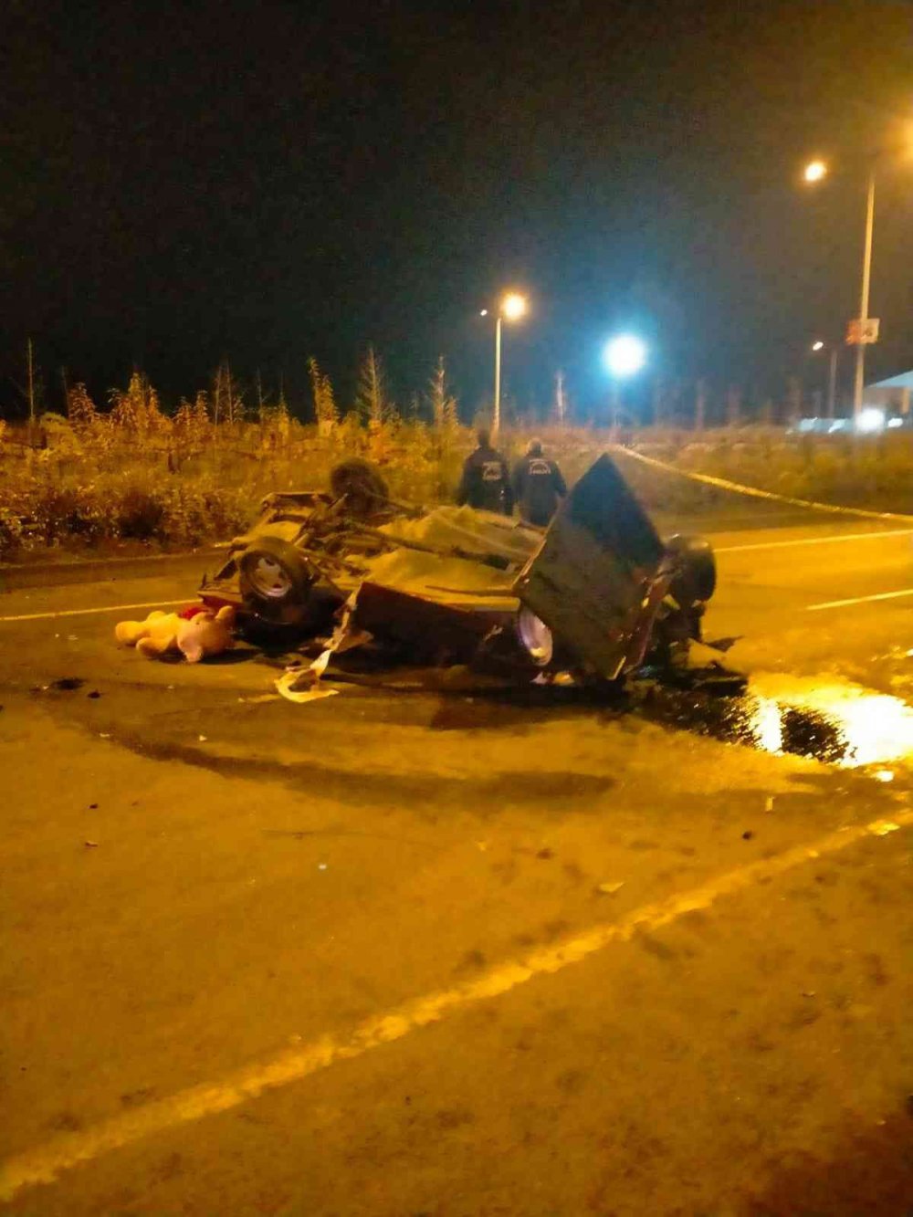 RİZE'DE POLİSİN UYGULAMASINDAN KAÇAN OTOMOBİL TAKLA ATTI, 1'İ AĞIR 4 KİŞİ YARALANDI