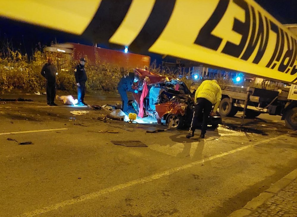 RİZE'DE POLİSİN UYGULAMASINDAN KAÇAN OTOMOBİL TAKLA ATTI, 1'İ AĞIR 4 KİŞİ YARALANDI