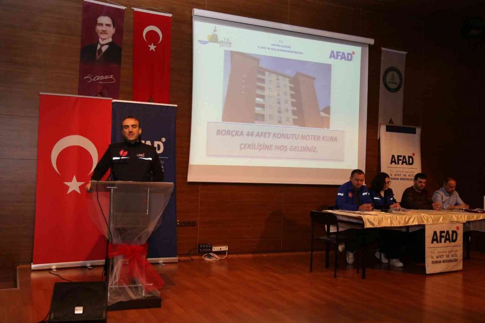 ARTVİN'İN BORÇKA İLÇESİNDE SEL VE HEYELAN GİBİ FARKLI AFETLERDE EVLERİ ZARAR GÖREN 44 VATANDAŞ KONUTLARINA KAVUŞTU