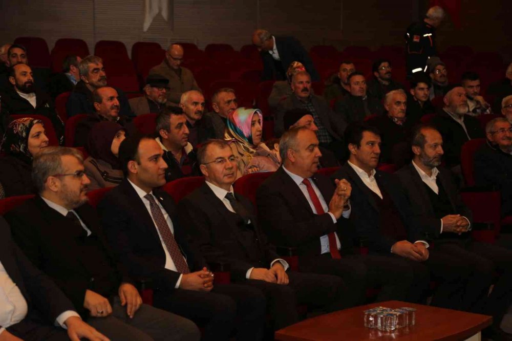 ARTVİN'İN BORÇKA İLÇESİNDE SEL VE HEYELAN GİBİ FARKLI AFETLERDE EVLERİ ZARAR GÖREN 44 VATANDAŞ KONUTLARINA KAVUŞTU