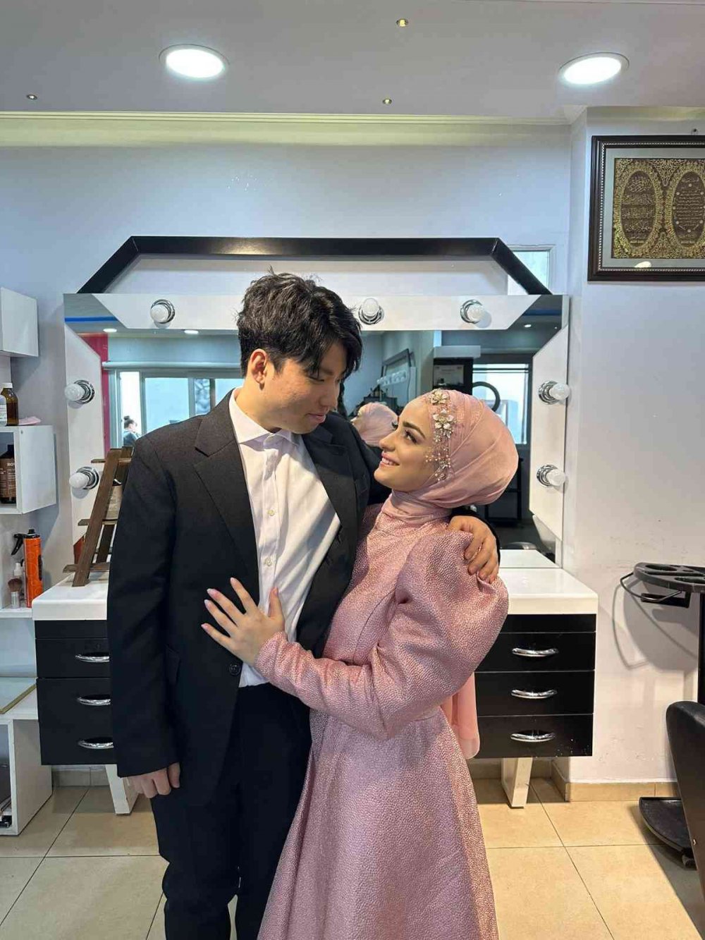 RİZELİ GENÇ KIZ 5 YIL ÖNCE DİL GELİŞTİRMEK İÇİN SOSYAL MEDYADA TANIŞIP, ARKADAŞLIK KURDUĞU GÜNEY KORELİ KOO DONGWAN İLE EVLİLİĞE İLK ADIMI ATTI