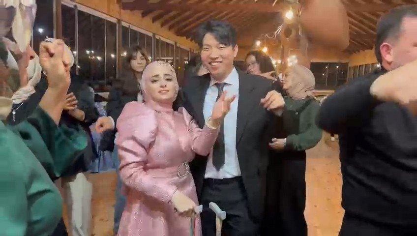 RİZELİ GENÇ KIZ 5 YIL ÖNCE DİL GELİŞTİRMEK İÇİN SOSYAL MEDYADA TANIŞIP, ARKADAŞLIK KURDUĞU GÜNEY KORELİ KOO DONGWAN İLE EVLİLİĞE İLK ADIMI ATTI