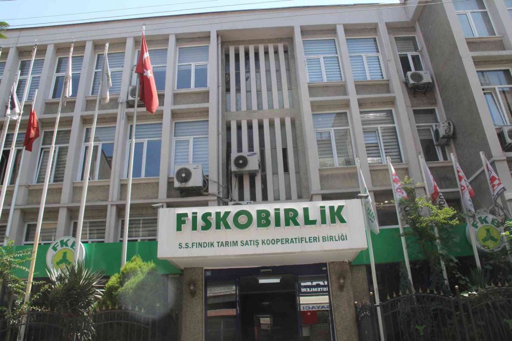 FİSKOBİRLİK YÖNETİM KURULU BAŞKANI LÜTFİ BAYRAKTAR, 2022 YILINI TİCARİ VE ÜRETİM ALANINDA ÇOK İYİ GEÇİRDİKLERİNİ BELİRTEREK YAŞANAN KÜRESEL EKONOMİK KRİZİ ÜLKEMİZDE EN HAFİF ATLATANLARIN FINDIK ÜRETİCİLERİ OLDUĞUNU SÖYLEDİ