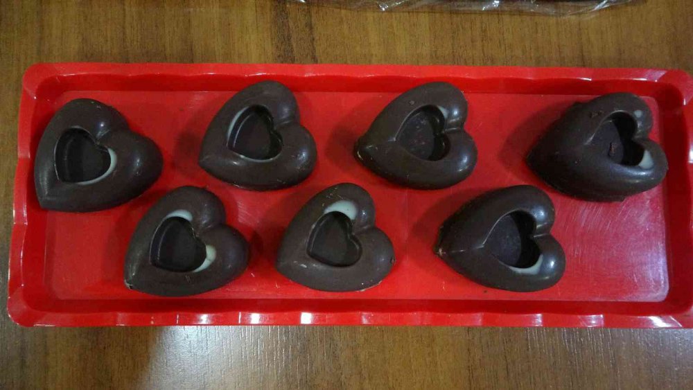 TRABZON'DA ORTAHİSAR HALK EĞİTİM MERKEZİ BÜNYESİNDE İLK KEZ AÇILAN BUTİK ÇİKOLATA KURSU YOĞUN İLGİ GÖRÜRKEN KURSİYERLER, ÖĞRENDİKLERİYLE İŞ HAYATINA ATILMAYA HAZIRLANIYOR