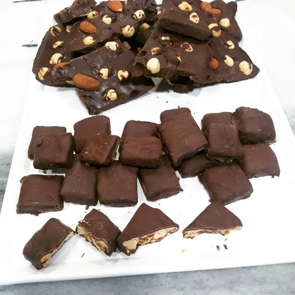 TRABZON'DA ORTAHİSAR HALK EĞİTİM MERKEZİ BÜNYESİNDE İLK KEZ AÇILAN BUTİK ÇİKOLATA KURSU YOĞUN İLGİ GÖRÜRKEN KURSİYERLER, ÖĞRENDİKLERİYLE İŞ HAYATINA ATILMAYA HAZIRLANIYOR