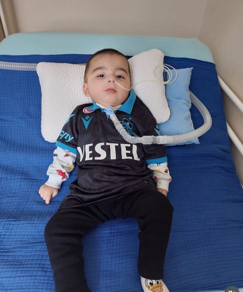 TRABZON'DA YAŞAYAN SMA TİP 1 HASTASI 2 YAŞINDAKİ EGEMEN ÖZTÜRK'ÜN TEDAVİSİYLE İLGİLİ 1 YIL ÖNCE ORTAHİSAR BELEDİYESİNİN KATKILARIYLA BAŞLATILAN KAPMANYADA SONA GELİNDİ