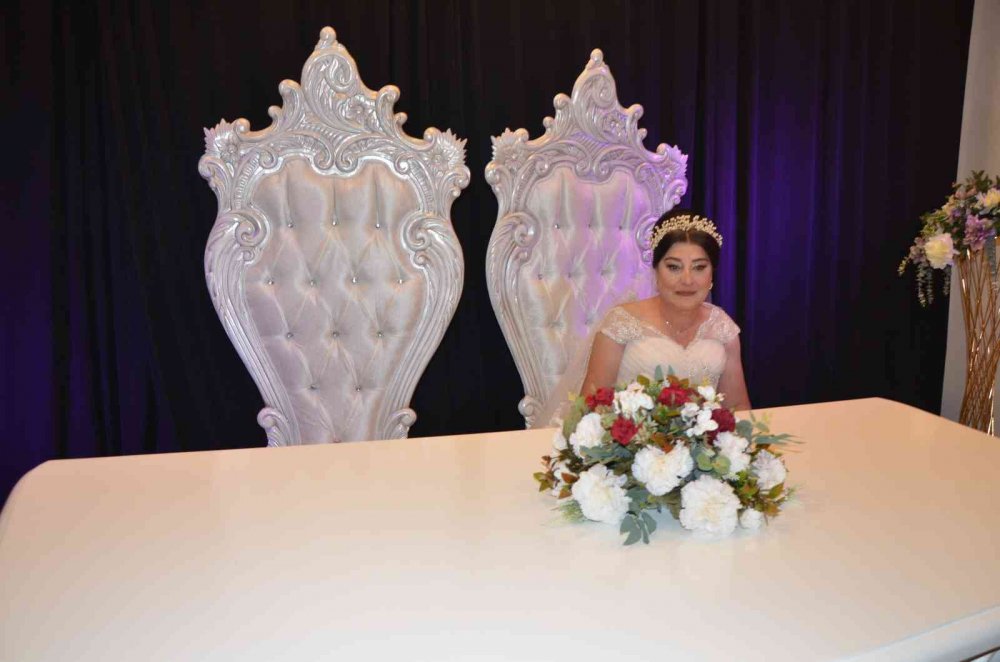 ORDU'DA DÜĞÜN YAPMA HAYALİ OLAN 62 YAŞINDAKİ ZİHİNSEL ENGELLİ EMİNE KONAY'IN İSTEĞİNİ KIZ KARDEŞLERİ YERİNE GETİRDİ