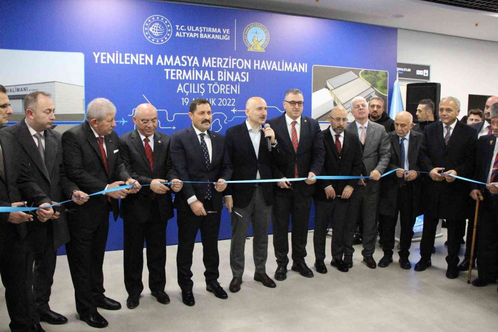 AMASYA-MERZİFON HAVALİMANI YENİ TERMİNAL BİNASI TÖRENLE HİZMETE GİRDİ. YENİ TERMİNAL BİNASI İLE AMASYA-MERZİFON HAVALİMANI'NIN YILLIK YOLCU KAPASİTESİ 700 BİN YOLCUYA ÇIKARILDI