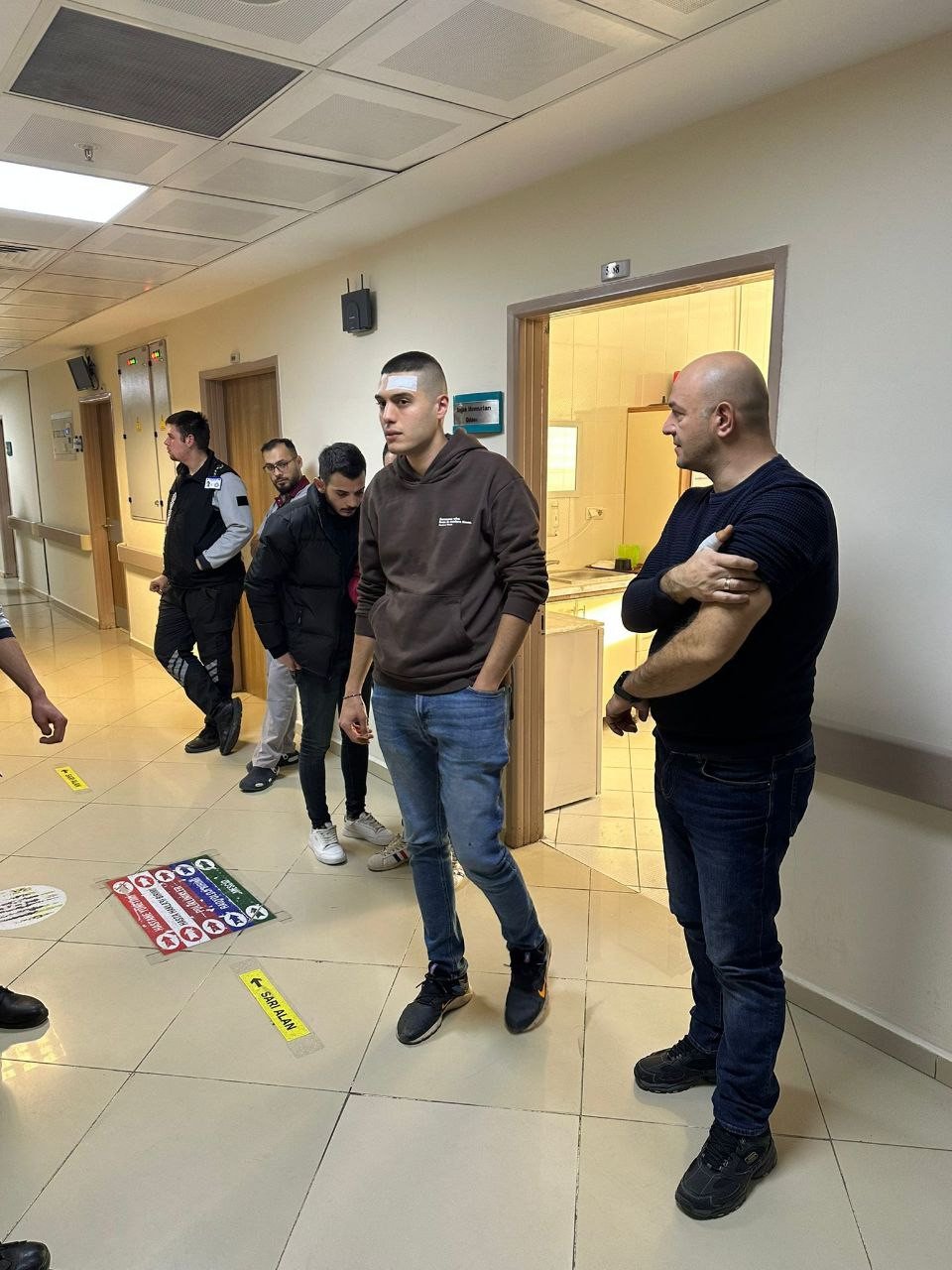 AMATÖR MAÇTA KAVGA: 2 YARALI. TOKAT'TA OYNANAN BÖLGESEL AMATÖR MAÇI SONRASINDA İKİ TAKIM TARAFTARI ARASINDA YAŞANAN GERGİNLİĞİ POLİS HAVAYA ATEŞ EDEREK SAKİNLEŞTİREBİLDİ