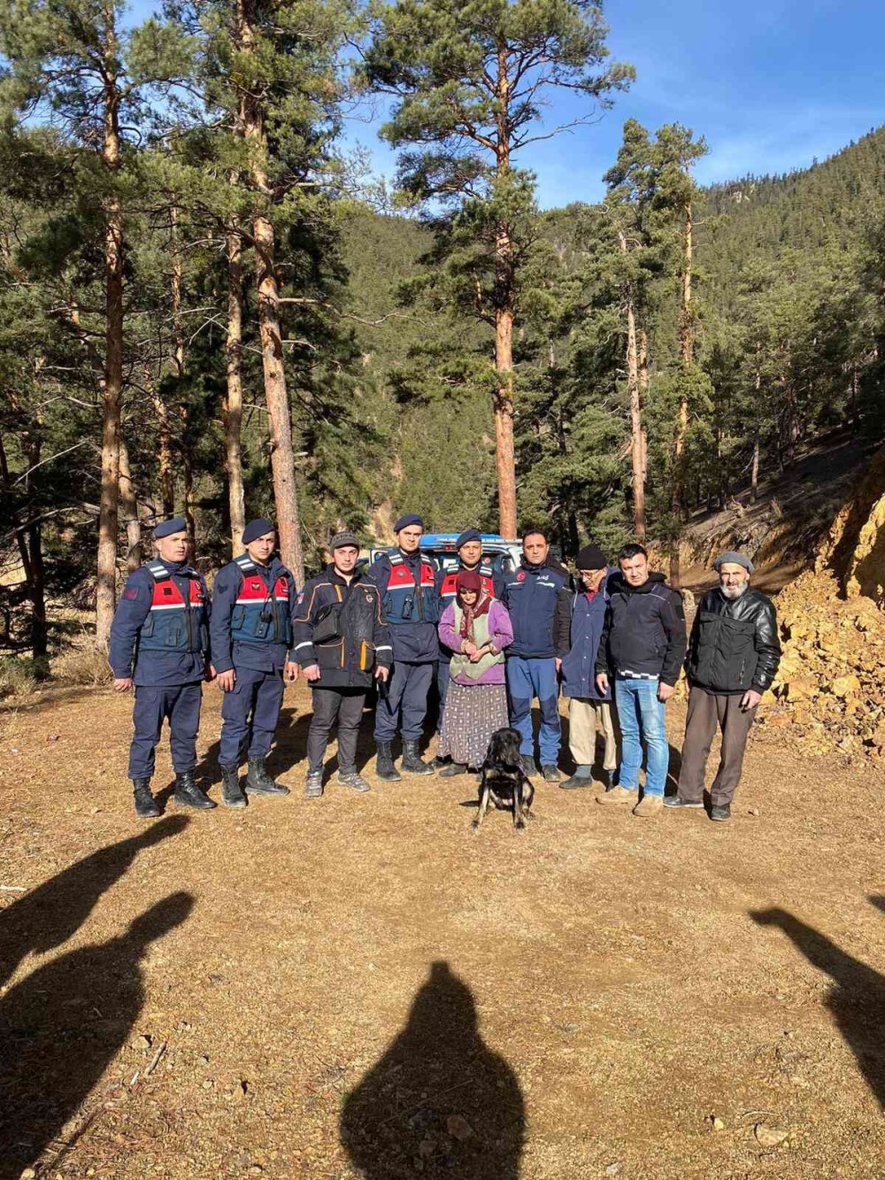 ARTVİN'İN YUSUFELİ İLÇESİNDE DÜN KAYBOLAN 52 YAŞINDAKİ ENGELLİ SEVDA ÖZDEMİR , EKİPLERİN ARAMASI SONUCU BULUNDU