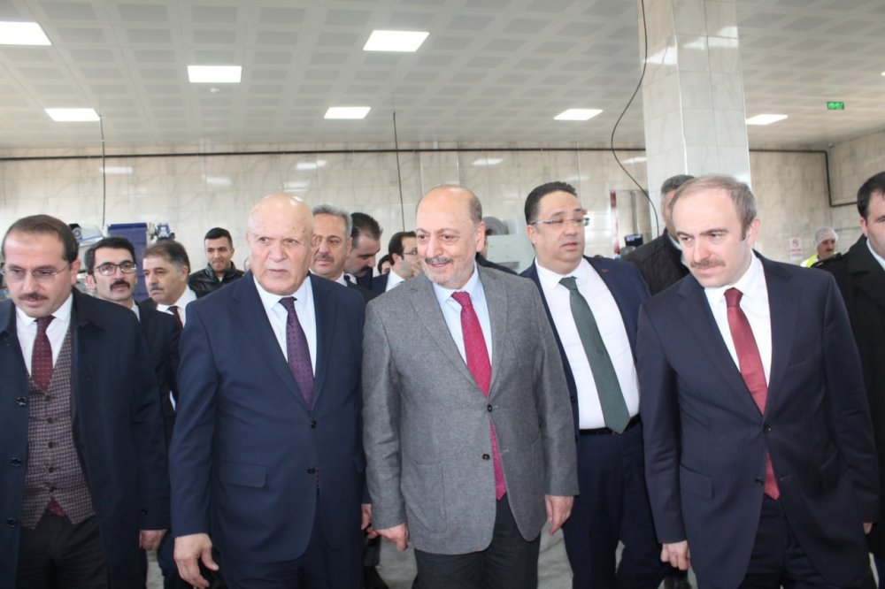 ÇALIŞMA VE SOSYAL GÜVENLİK BAKANI PROF. DR. VEDAT BİLGİN, MEMLEKETİ BAYBURT'TA COŞKUYLA KARŞILANDI