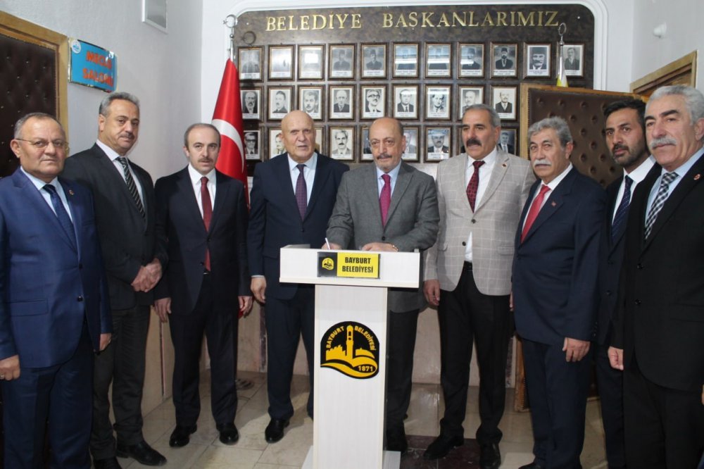 ÇALIŞMA VE SOSYAL GÜVENLİK BAKANI PROF. DR. VEDAT BİLGİN, MEMLEKETİ BAYBURT'TA COŞKUYLA KARŞILANDI