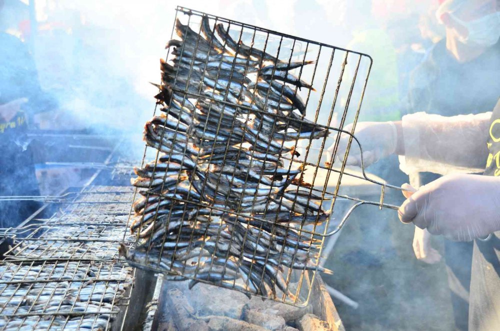 SAMSUN TERME'DE DÜZENLENEN "2. PİDE, PİRİNÇ, BALIK FESTİVALİ"NDE ÜNLÜ ŞEFLERİN TATTIĞI BÖLGENİN YÖRESEL ÜRÜNLERİ TANITILDI