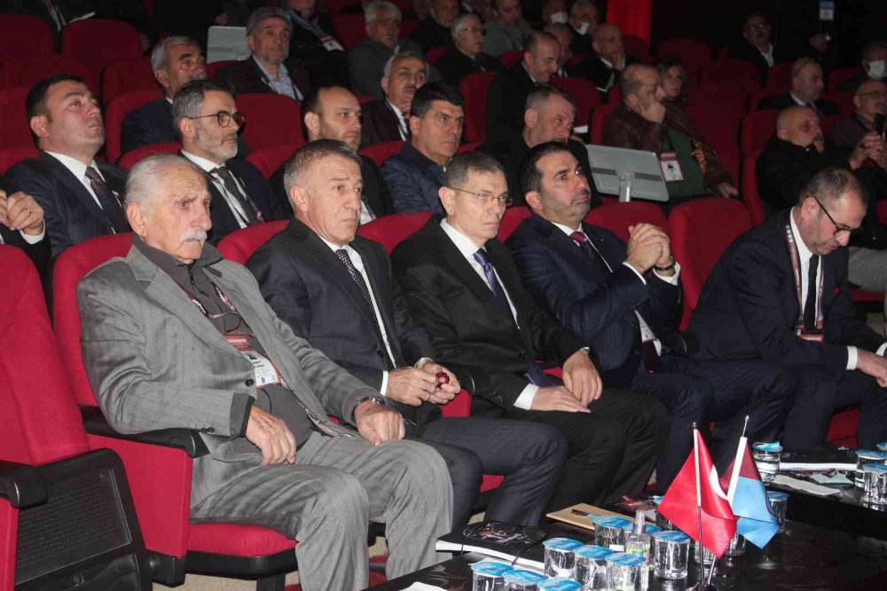 TRABZONSPOR'UN 79. OLAĞAN GENEL KURUL TOPLANTISI YAPILDI. BORDO-MAVİLİLERDE, AHMET AĞAOĞLU'NUN BAŞKANLIK YAPTIĞI 47. DÖNEM YÖNETİM KURULU, MALİ VE İDARİ YÖNDEN İBRA EDİLDİ