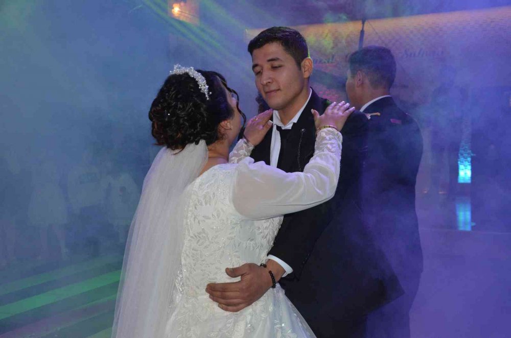 ORDU'DA İKİZ KARDEŞLER GÖKHAN VE OKAN YILDIRIM, TANIŞTIKLARI KIZ KARDEŞLER MELİKE VE MELEK GÜNDÜZ İLE AYNI ANDA DÜNYA EVİNE GİRDİ